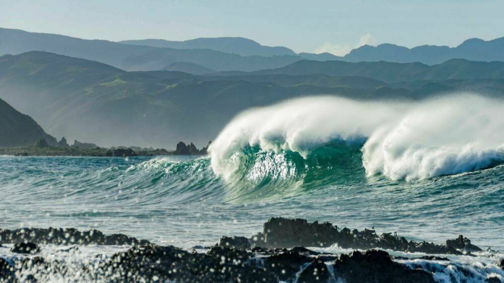 Wave DSC 0224 credit dave allen NIWA widescreen4web 1